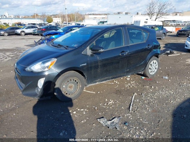 JTDKDTB38F1585435 Toyota Prius C Two