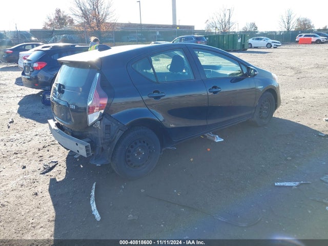 JTDKDTB38F1585435 Toyota Prius C Two