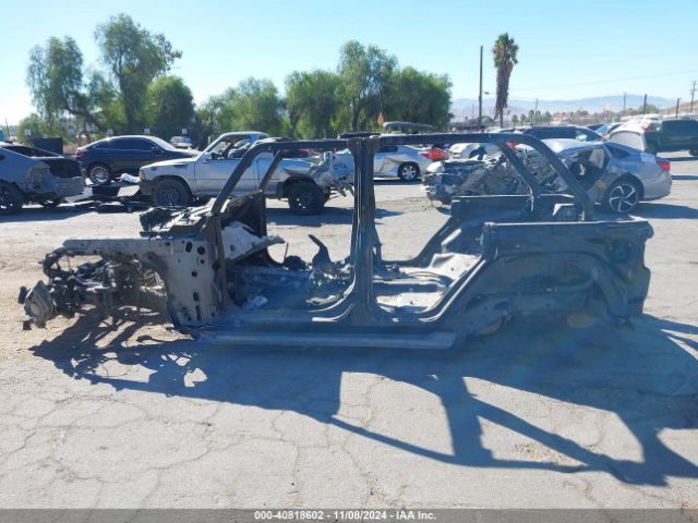 1C4HJXEN3KW592118 Jeep Wrangler Unlimited Sahara 4x4