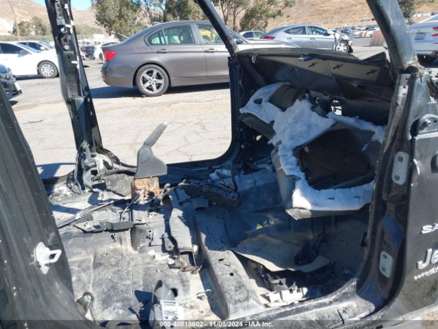 1C4HJXEN3KW592118 Jeep Wrangler Unlimited Sahara 4x4