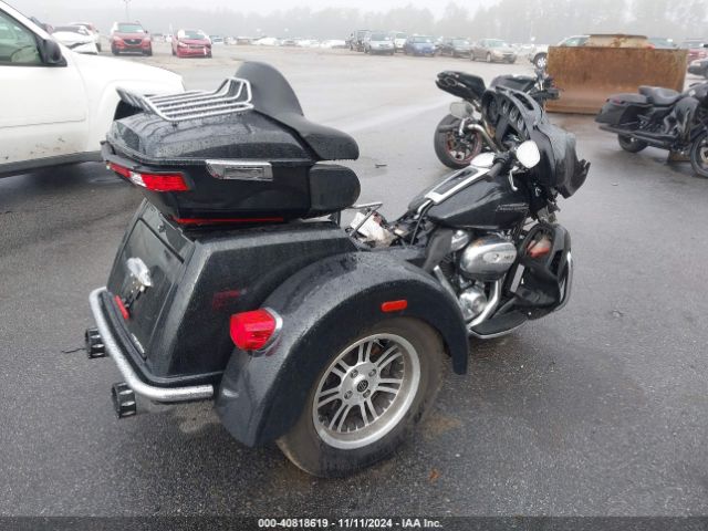 2018 HARLEY-DAVIDSON FLHTCUTG 1HD1MAD16JB856781 Photo 3