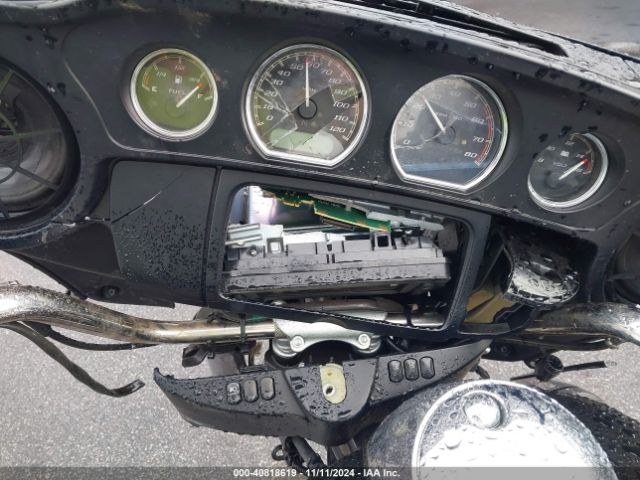2018 HARLEY-DAVIDSON FLHTCUTG 1HD1MAD16JB856781 Photo 6