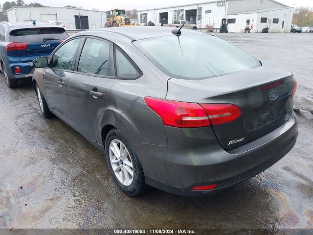 Ford FOCUS SE 2018 1FADP3FE3JL284652 Image 3
