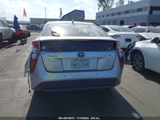 JTDKARFU5J3064085 Toyota Prius Three