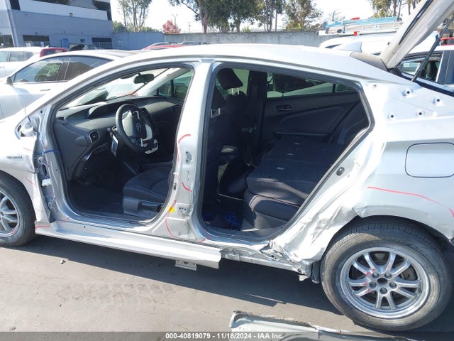 JTDKARFU5J3064085 Toyota Prius Three