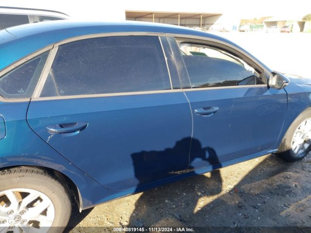 1VWAA7A35JC033219 Volkswagen Passat 2.0t R-line/2.0t S