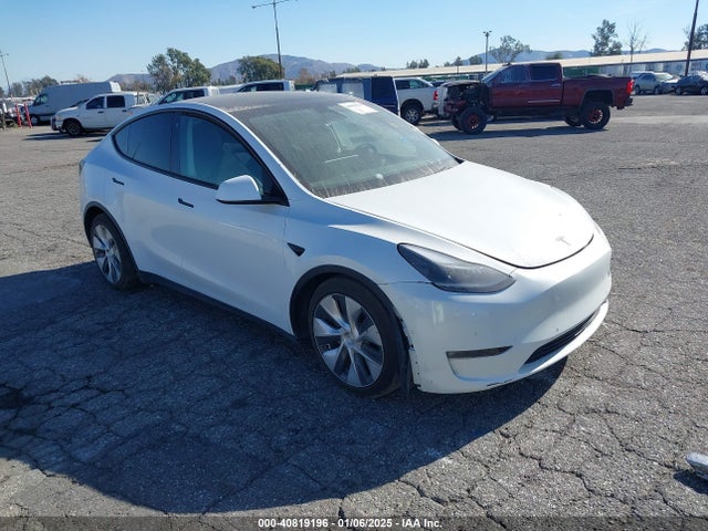 Tesla Model Y Long Range Dual Motor All-wheel Drive 2021 5YJYGDEE5MF072572 Image 1
