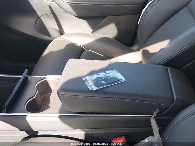 Tesla Model Y 2021 5YJYGDEE5MF072572 Image 44