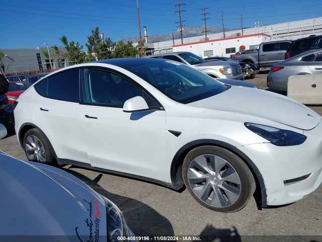 Tesla Model Y 2021 5YJYGDEE5MF072572 Image 46