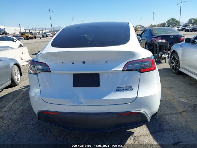 Tesla Model Y 2021 5YJYGDEE5MF072572 Image 28