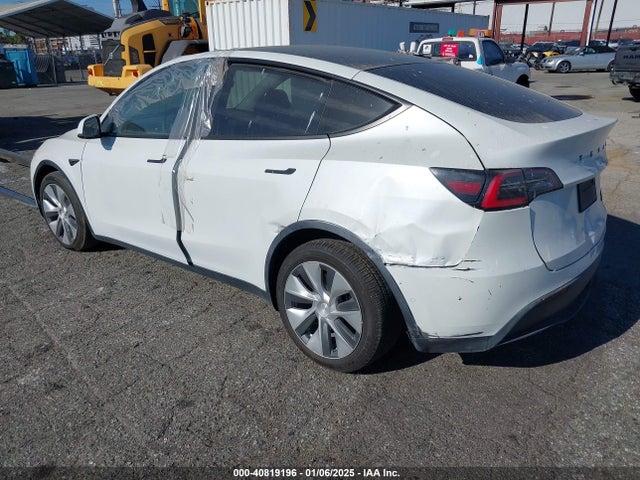 Tesla Model Y 2021 5YJYGDEE5MF072572 Image 36