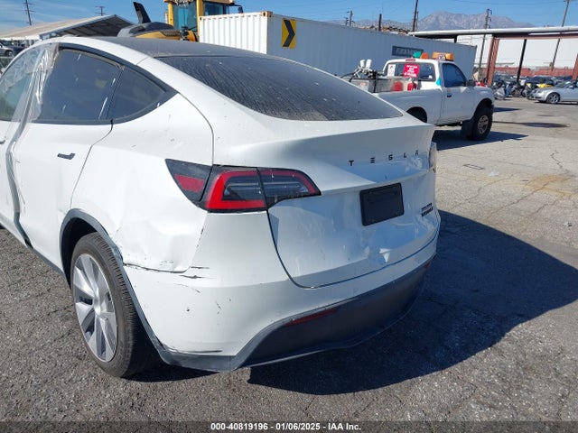 Tesla Model Y 2021 5YJYGDEE5MF072572 Image 39