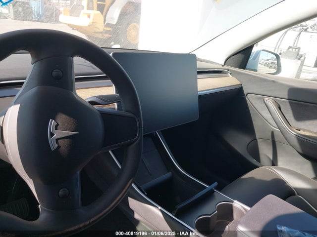 Tesla Model Y 2021 5YJYGDEE5MF072572 Image 40