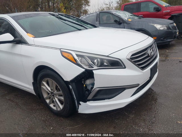 Hyundai SONATA SE 2016 5NPE24AF2GH300341 Image 6
