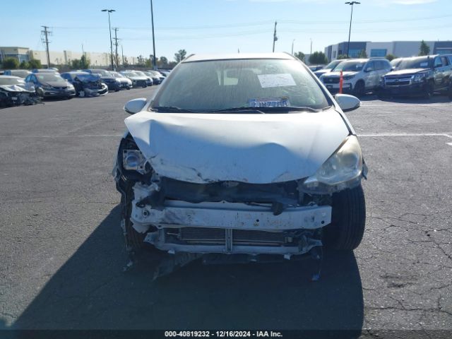 JTDKDTB37E1574585 Toyota Prius C One