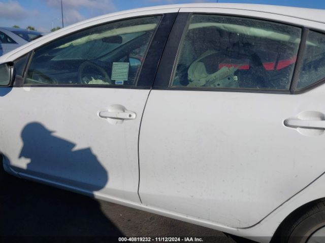 JTDKDTB37E1574585 Toyota Prius C One