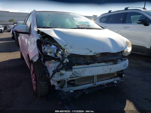 JTDKDTB37E1574585 Toyota Prius C One