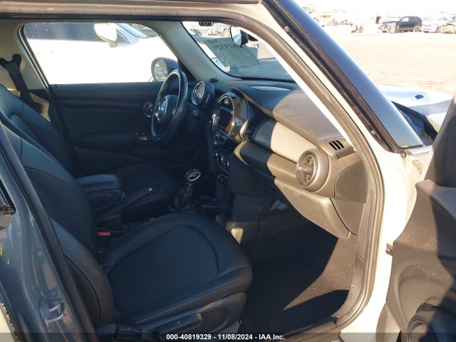 2018 MINI HARDTOP WMWXU1C5XJ2F79259 Photo 4