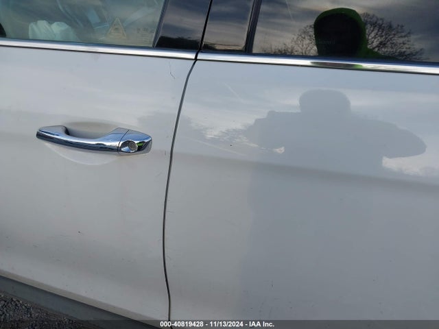 KM8SMDHF8HU201156 Hyundai Santa Fe Se