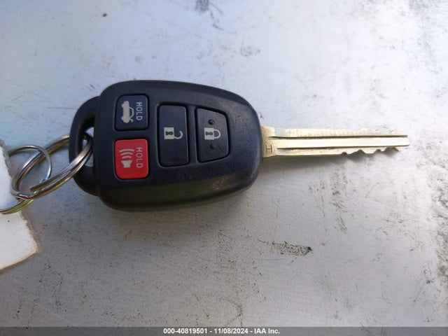 Toyota COROLLA LE 2018 2T1BURHEXJC071845 Image 11
