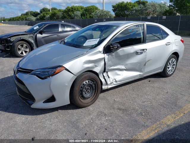 Toyota COROLLA LE 2018 2T1BURHEXJC071845 Image 2