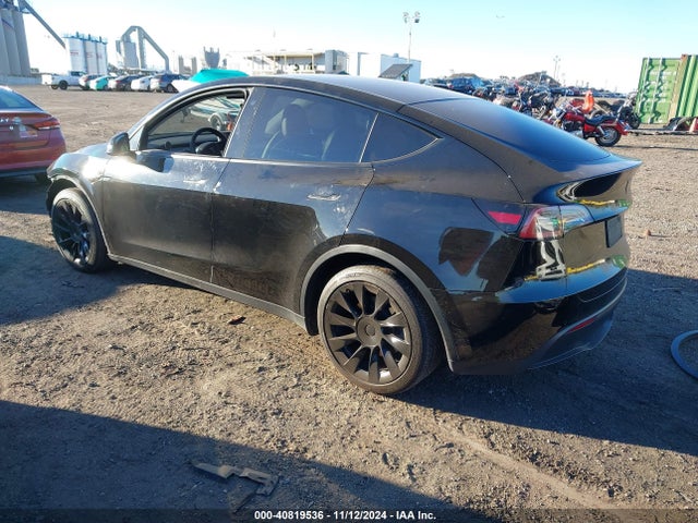 2021 TESLA MODEL Y 5YJYGDEE5MF180707 Photo 2