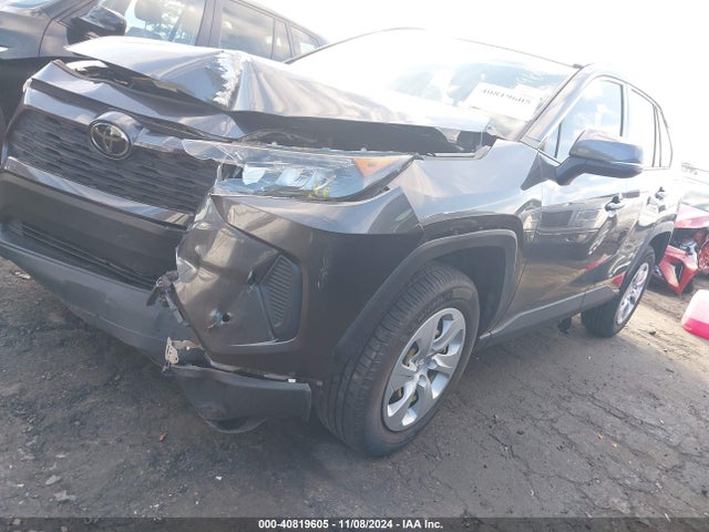 Toyota RAV4 LE 2019 JTMK1RFV0KJ012787 Image 2