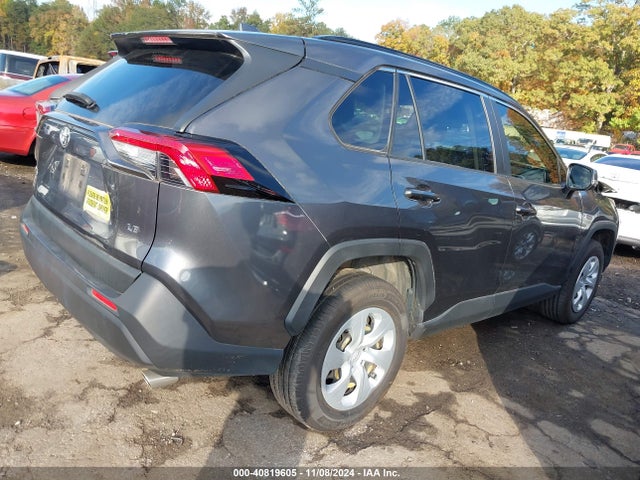 Toyota RAV4 LE 2019 JTMK1RFV0KJ012787 Image 4