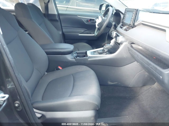 Toyota RAV4 LE 2019 JTMK1RFV0KJ012787 Image 5