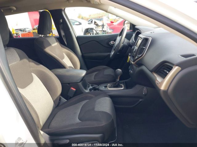 1C4PJLAB8HW561729 Jeep Cherokee Sport Fwd