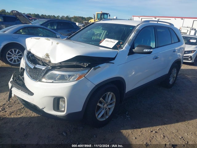KIA SORENTO LX 2014 5XYKT3A68EG479273 Image 2