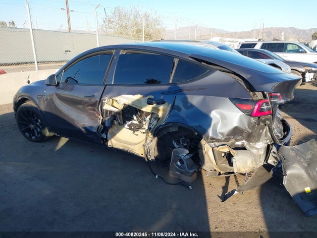 Tesla Model Y Standard Range Rear-wheel Drive 2021 5YJYGDED2MF110296 Image 14