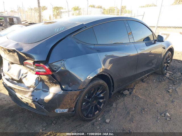 Tesla Model Y Standard Range Rear-wheel Drive 2021 5YJYGDED2MF110296 Image 21