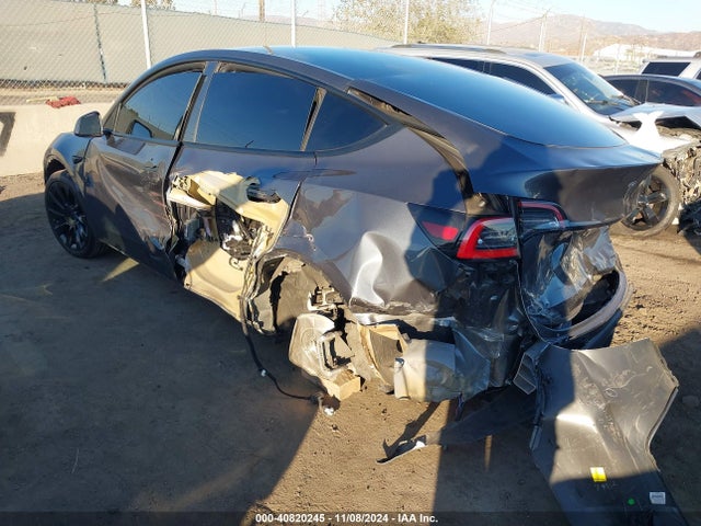 2021 TESLA MODEL Y 5YJYGDED2MF110296 Photo 2