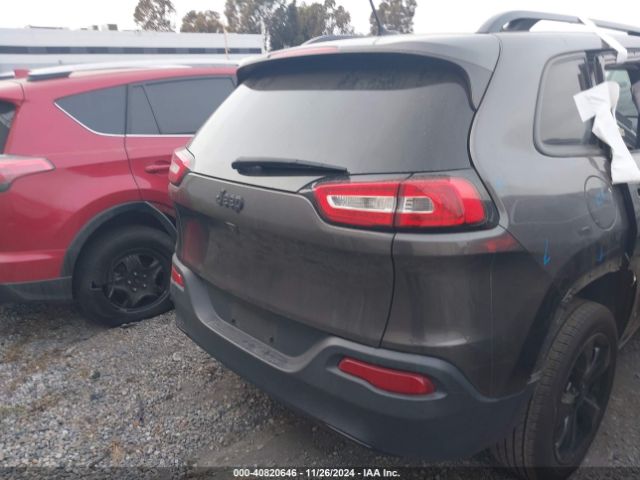 1C4PJLCBXJD565988 Jeep Cherokee Latitude Fwd