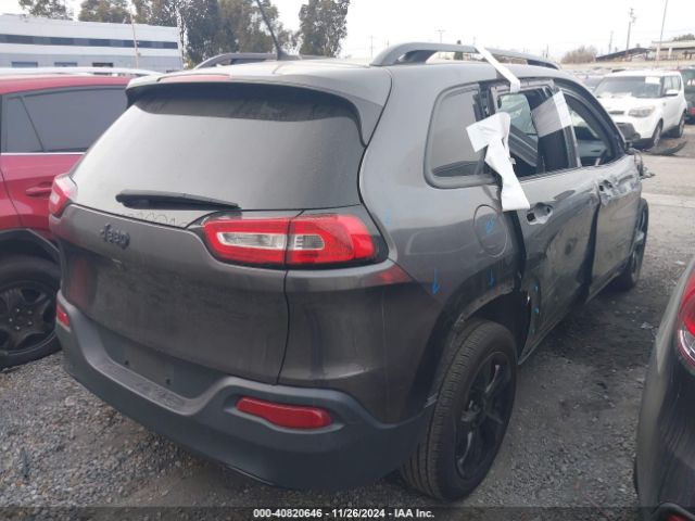 1C4PJLCBXJD565988 Jeep Cherokee Latitude Fwd