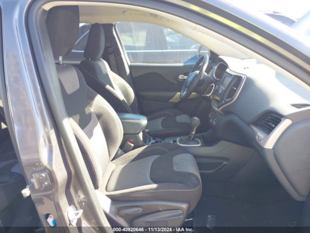 1C4PJLCBXJD565988 Jeep Cherokee Latitude Fwd