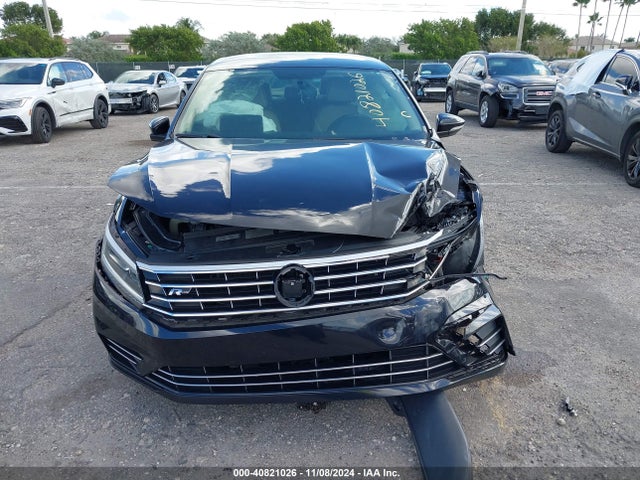 1VWDT7A38HC067365 Volkswagen Passat 1.8t R-line