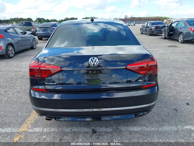 1VWDT7A38HC067365 Volkswagen Passat 1.8t R-line