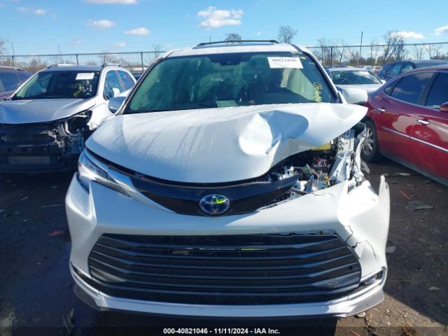 5TDZSKFC0RS152806 Toyota Sienna Limited