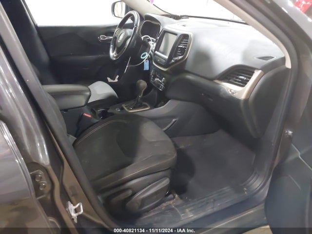 1C4PJLCB8GW201226 Jeep Cherokee Latitude