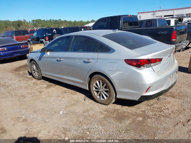 Hyundai SONATA SE 2019 5NPE24AF1KH759062 Image 3