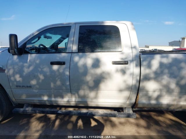3C6UR5HL8NG130959 RAM 2500 Tradesman  4x4 8' Box