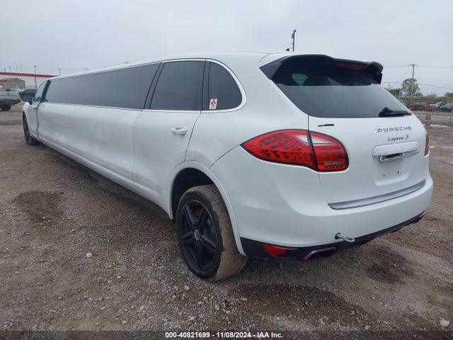 2011 PORSCHE CAYENNE WP1AB2A27BLA44751 Photo 2