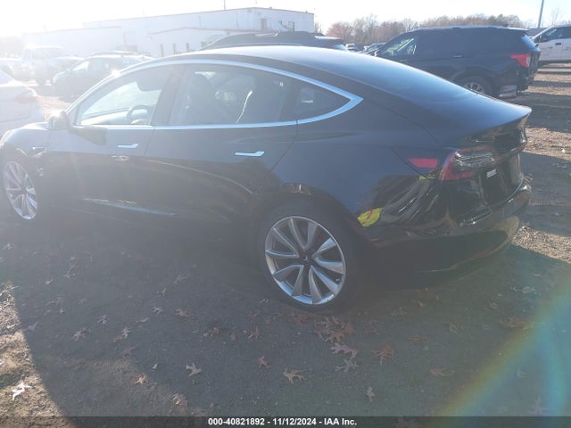 2018 TESLA MODEL 3 5YJ3E1EB3JF109358 Photo 2