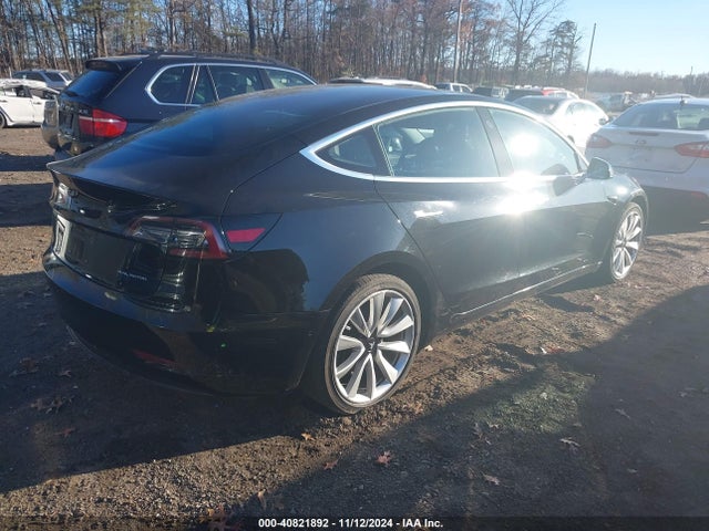 2018 TESLA MODEL 3 5YJ3E1EB3JF109358 Photo 3