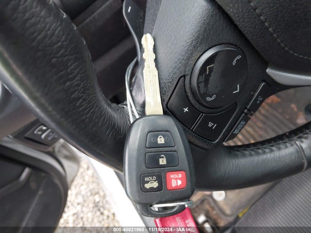 5YFBURHE0HP735726 Toyota COROLLA SE