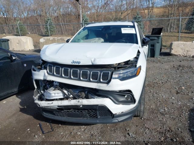 3C4NJDBB6NT130304 Jeep Compass Latitude 4x4