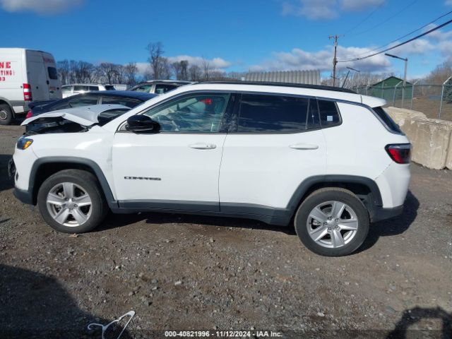 3C4NJDBB6NT130304 Jeep Compass Latitude 4x4