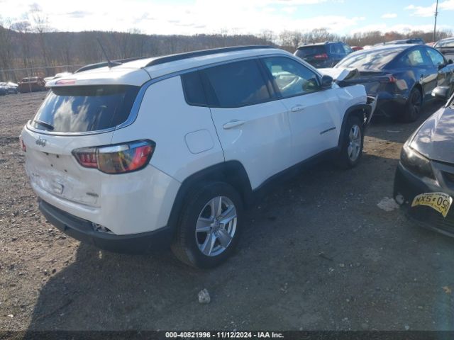 3C4NJDBB6NT130304 Jeep Compass Latitude 4x4